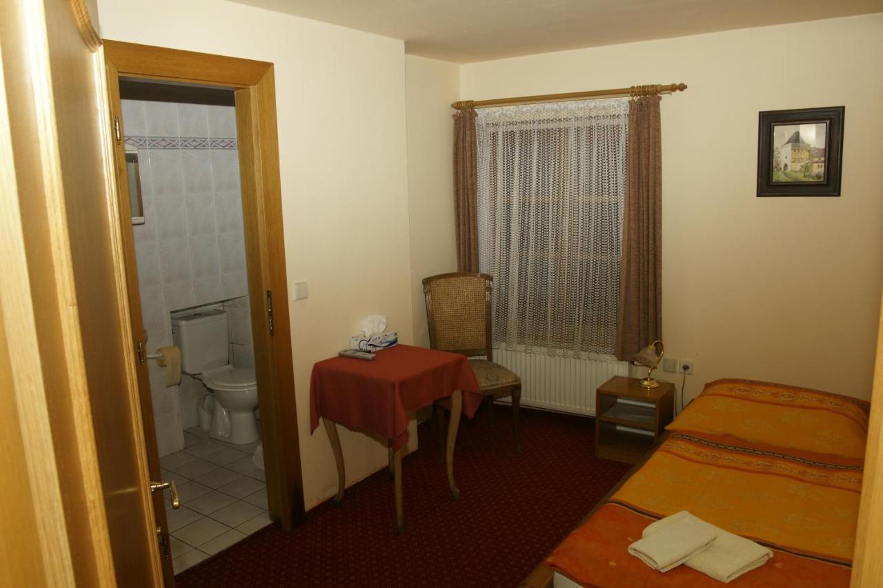 Hotel U Zlateho Andela Pardubice Oda fotoğraf