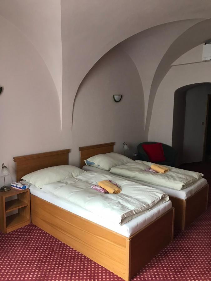 Hotel U Zlateho Andela Pardubice Dış mekan fotoğraf