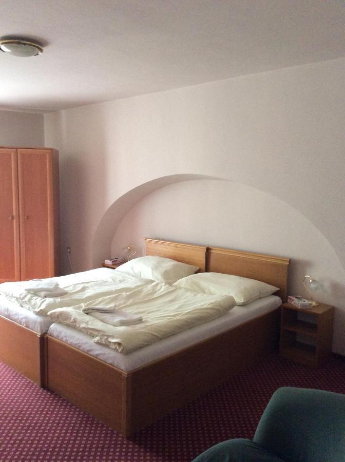 Hotel U Zlateho Andela Pardubice Dış mekan fotoğraf