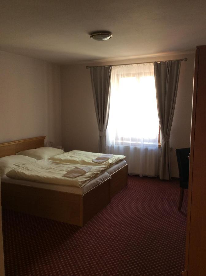 Hotel U Zlateho Andela Pardubice Dış mekan fotoğraf